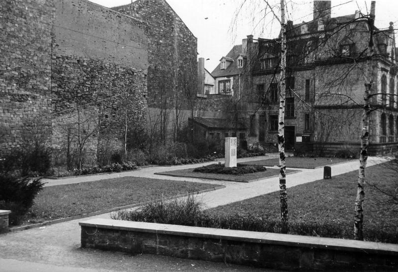  Gedenkstein Wolfsthalplatz